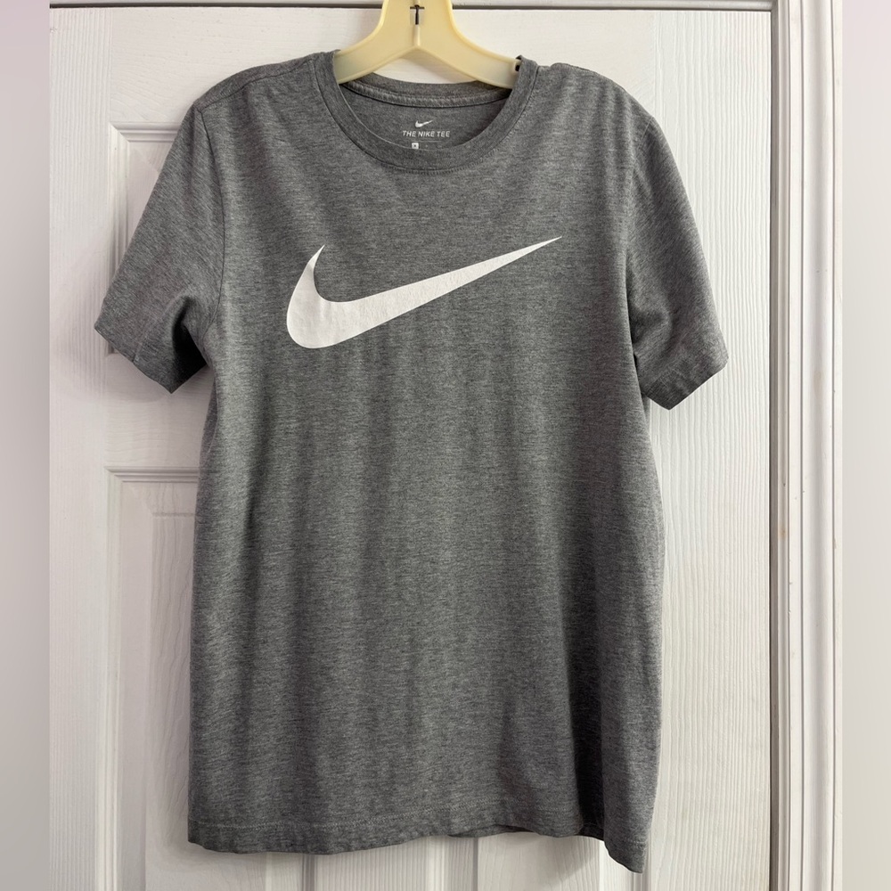 Men’s Nike Gray Swoosh Shirt Size M Short Sleeve T-Shirt